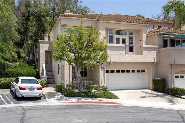 Attached, Exterior, Facade, Mediterranean