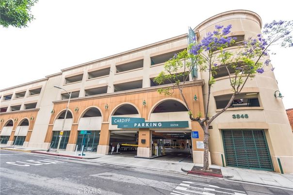 Exterior, Facade, Condo Building