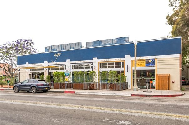 Exterior, Facade, Modern