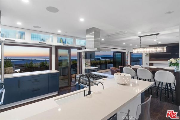 Chandelier, Dining room, Interior, Kitchen, Pendant Lights, Recessed Lighting, Water, Wood Texture Flooring