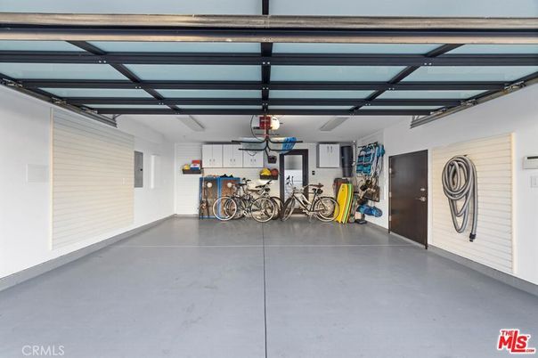 Garage, Interior