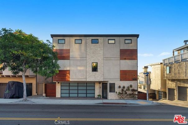 Attached, Exterior, Facade, Modern