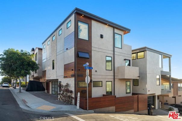 Attached, Exterior, Facade, Modern