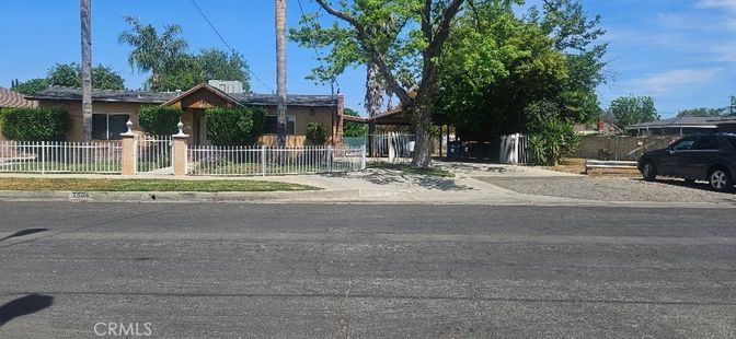 Exterior, Facade, None