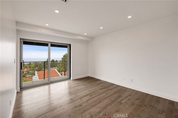 Empty room, Interior, Recessed Lighting, Water, Wood Texture Flooring