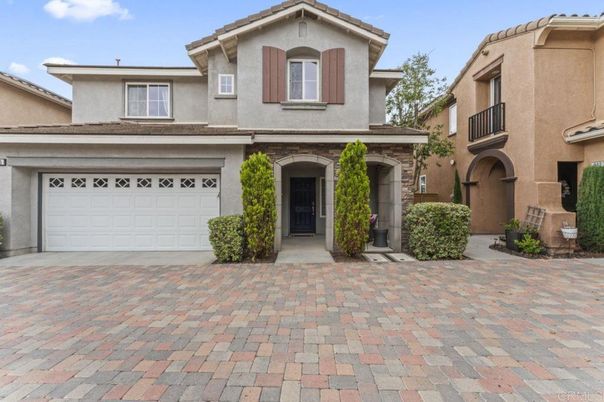Attached, Exterior, Facade, Mediterranean
