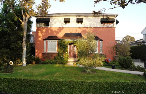 Backyard, Exterior, Facade, Brick Facade, Split Level