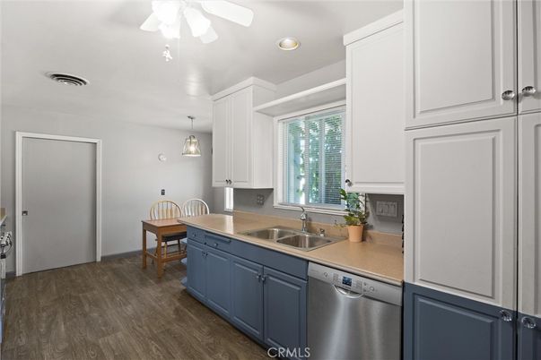 Dining room, Interior, Kitchen, Pendant Lights, Recessed Lighting, Wood Texture Flooring