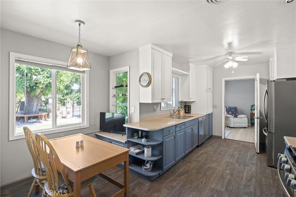 Dining room, Interior, Kitchen, Pendant Lights, Recessed Lighting, Wood Texture Flooring