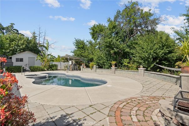 Exterior, Pool