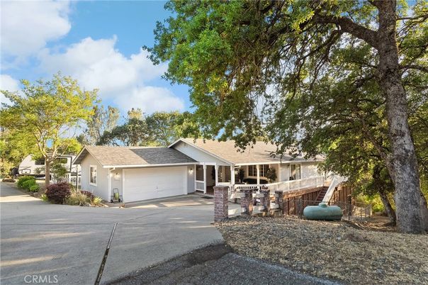 Attached, Exterior, Facade, Ranch