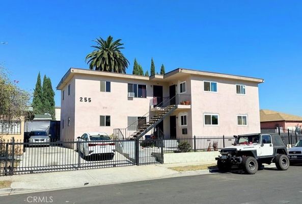 Exterior, Facade, Modern