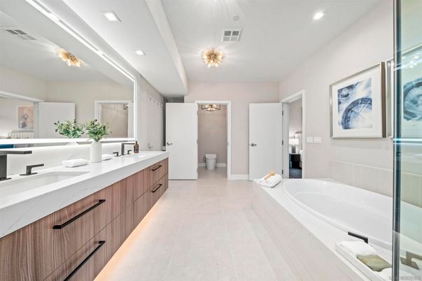 Bathroom, Dual Sink Vanities, Interior, Recessed Lighting