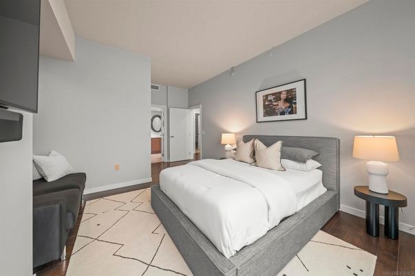 Bedroom, Interior, Washer, Wood Texture Flooring