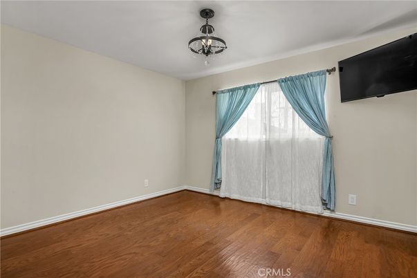 Chandelier, Empty room, Interior, Wood Texture Flooring