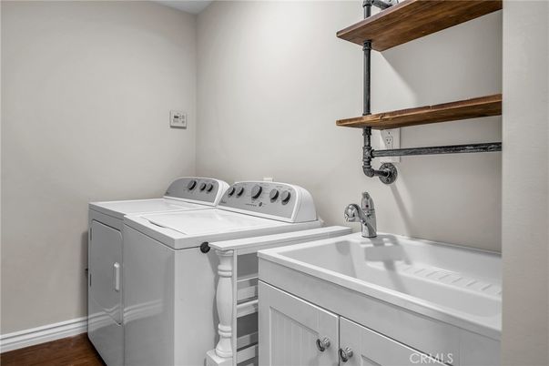 Interior, Washer, Wood Texture Flooring