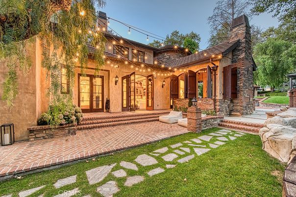 Backyard, Exterior, Facade, Mediterranean