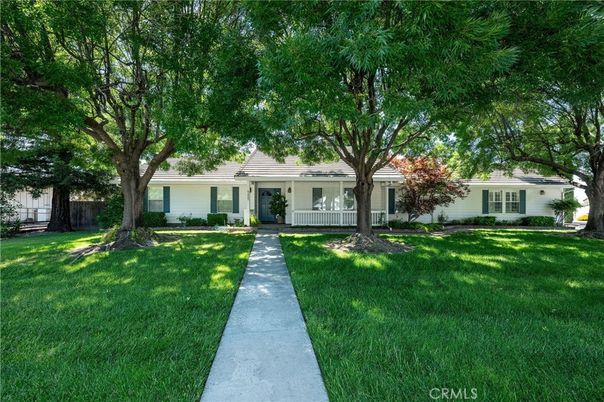 Backyard, Exterior, Facade, Ranch