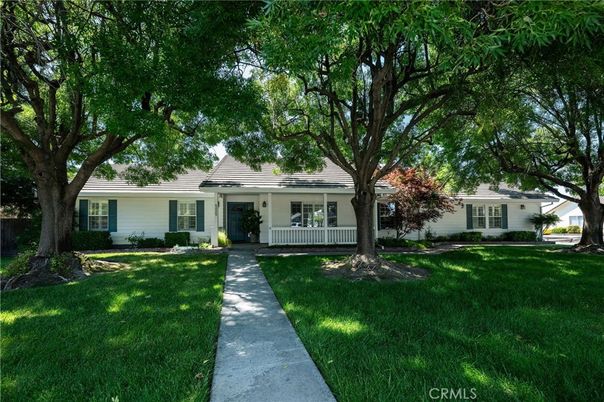 Backyard, Exterior, Facade, Ranch