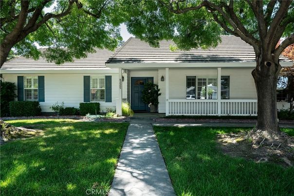 Exterior, Facade, Ranch