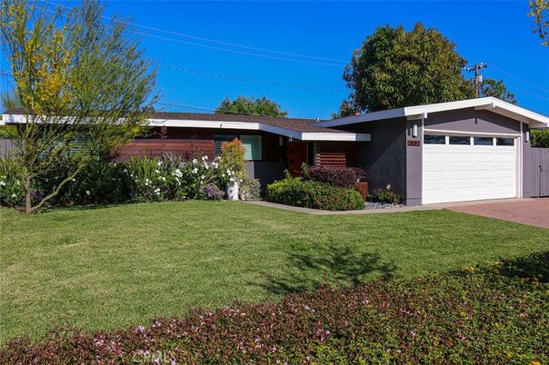 Attached, Backyard, Exterior, Facade, Brick Facade, Ranch