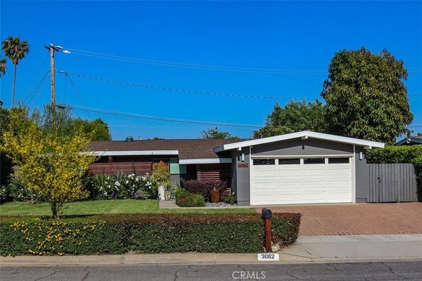 Attached, Exterior, Facade, Ranch