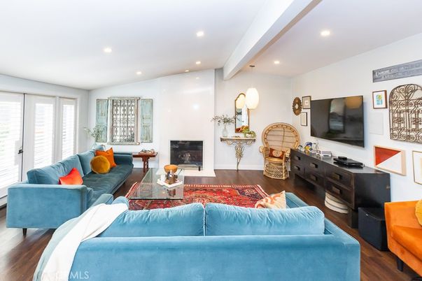 Fireplace, Interior, Living room, Pendant Lights, Recessed Lighting, Wood Texture Flooring