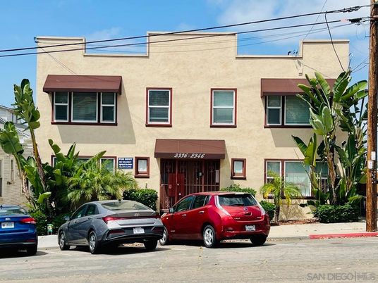 Exterior, Facade, Rowhouse