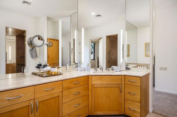 Bathroom, Dual Sink Vanities, Interior, Recessed Lighting