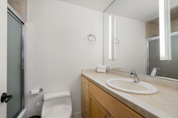 Bathroom, Interior, Tile Countertops