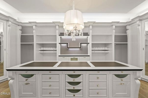 Interior, Walk-in Closets, Wood Texture Flooring