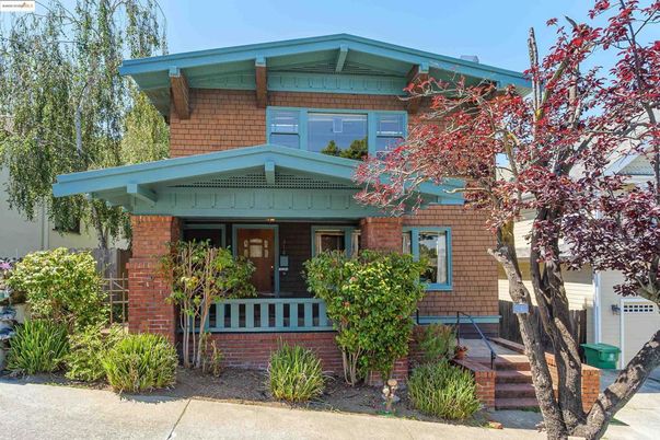 Exterior, Facade, Brick Facade, American Craftsman
