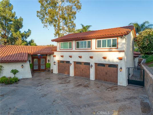 Attached, Exterior, Facade, Mediterranean