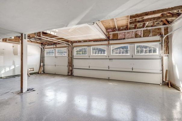 Garage, Interior, Wooden Beams