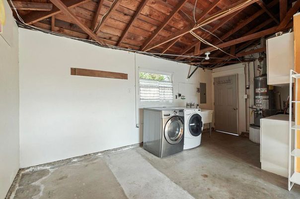 Interior, Washer, Wooden Beams, Wooden Ceilings