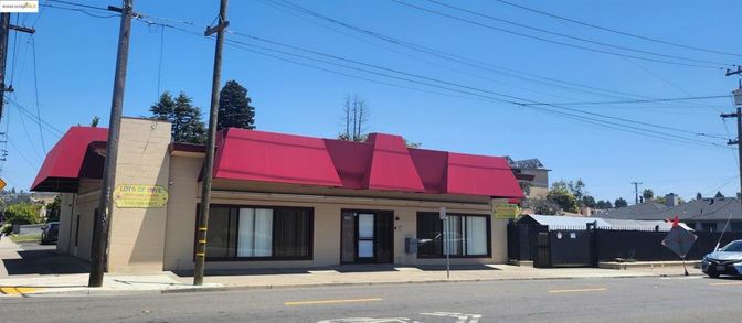 Exterior, Facade, None