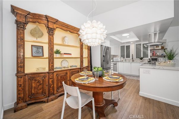 Chandelier, Dining room, Interior, Kitchen, Recessed Lighting, Wood Texture Flooring