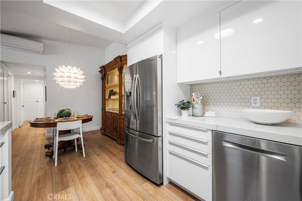 Dining room, Interior, Kitchen, Pendant Lights, Recessed Lighting, Wood Texture Flooring