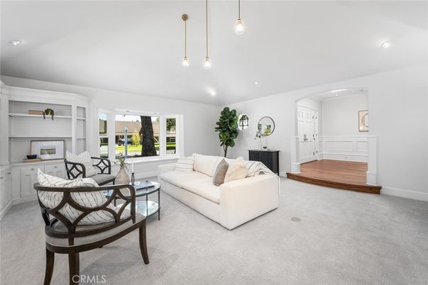 Interior, Living room, Pendant Lights, Recessed Lighting, Wood Texture Flooring