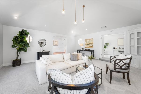 Interior, Living room, Pendant Lights, Recessed Lighting