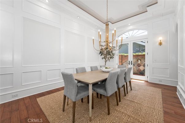 Chandelier, Dining room, Interior, Recessed Lighting, Wood Texture Flooring