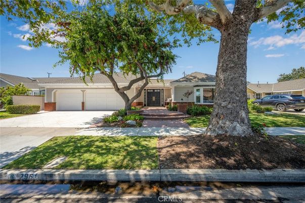 Attached, Exterior, Facade, Ranch
