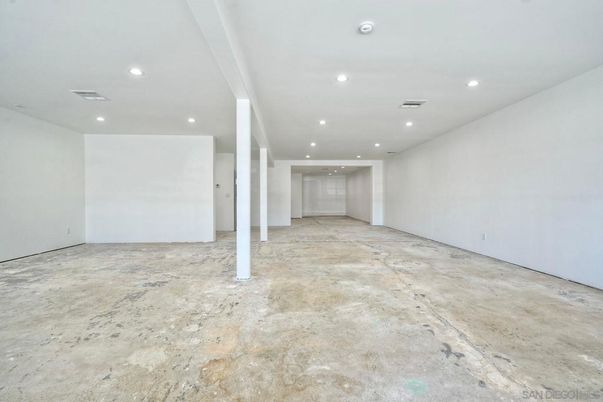 Empty room, Interior, Recessed Lighting