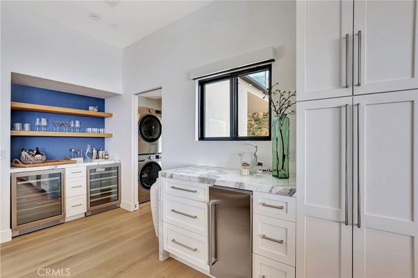 Interior, Washer, Wood Texture Flooring