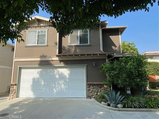 Attached, Exterior, Facade, Mediterranean