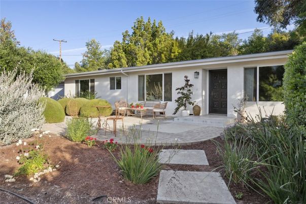 Backyard, Exterior, Facade, Ranch