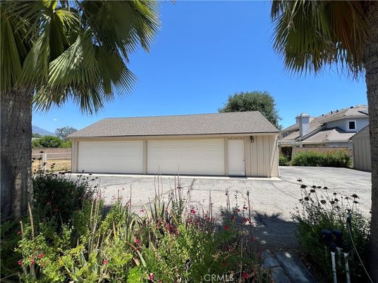 Detached Garage, Exterior