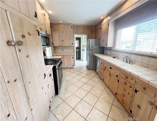 Interior, Kitchen, Recessed Lighting, Tile Countertops