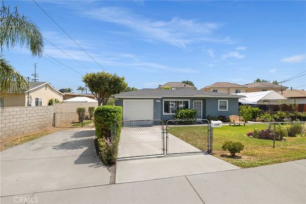 Backyard, Exterior, Facade, Ranch