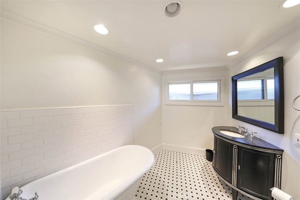 Bathroom, Interior, Recessed Lighting